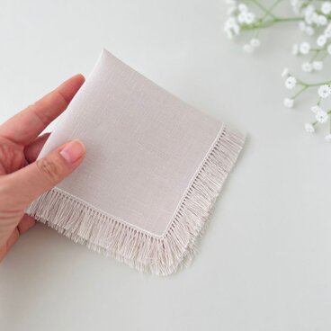 変わりゆく手刺繍のフリンジハンカチ（選べる布色・糸色・名入れ対応）