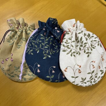 選べるカラー　プチっとまぁるい巾着ポーチ　モーメント　すずらん