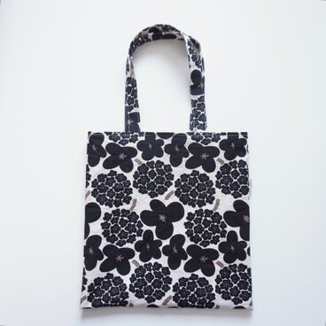 フラットトートバッグ　肩かけ　花模様モノトーン