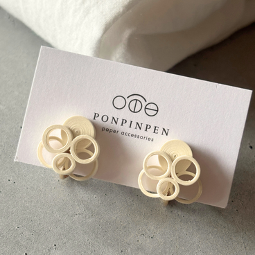 【パール代わりに】ハレの日を彩るレースの紙ピアス | 軽い1g | ホワイト 卒業式 入学式 | 幾何学　丸 | ペーパー