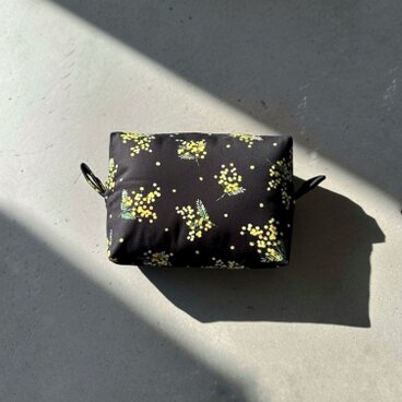 ミニポーチ/ミモザ/黒・黄色/大人可愛い/化粧・メイク・サニタリー・小物入れポーチ