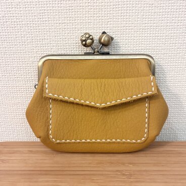 ぱかっと開くとお部屋が3つの親子がまぐち♪外ポッケが付いたネコ＆肉球口金の本革ミニ財布