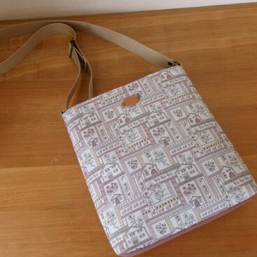 リバティウルスリのシンプルショルダーバッグ