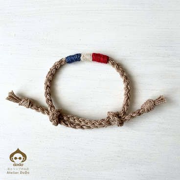 【草木染めヘンプ】トリコロールのブレスレット｜静電気・電磁波対策｜金属アレルギーフリー（ナチュラル）