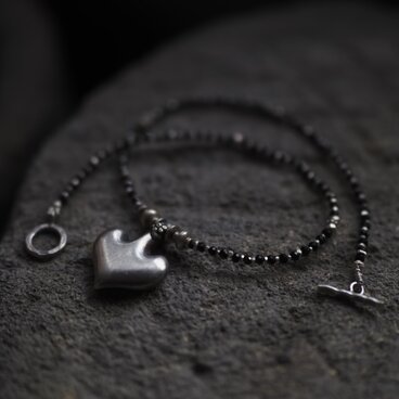 -India old silver- "black & silver" short pendant