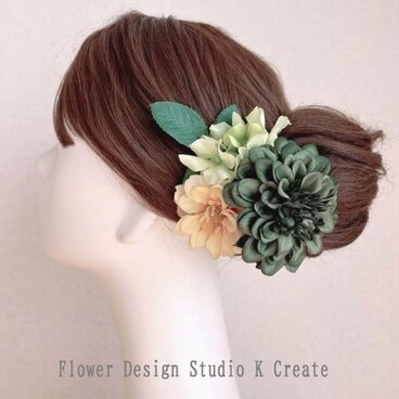 モスグリンと黄色のダリアと紫陽花の髪飾り　フラメンコ　アジサイ　黄色　深緑　黄緑　フローレス　ダンス　グリン　ダリア　青い花