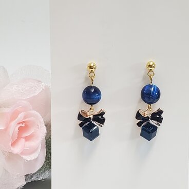 ブルータイガーアイ×リボンキュービック＊ピアス＊天然石ピアス＊サージカルステンレス＊大人可愛い＊リボン＊おしゃれ＊天然石