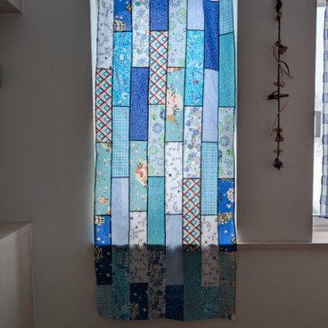 ブルー系インテリア♥️北欧♥️ナチュラル♥️細長ランダムパッチワークカーテン　★60✕135★