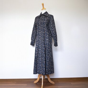 【完全一点物】プリーツタックワンピース（ネイビーペイズリーコーデュロイ）