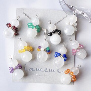 【ネックレス】「9色のマフラーを巻いた雪だるま」天然石 誕生石 メンカラ 推し活 silver925 アレルギー対応