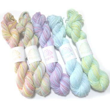 新色V) 手染め　パステルカラーの刺し子糸　20/8　綿　40ｍ　むら染め５色セット　紫・水色・緑・オレンジ・黄・ピンク