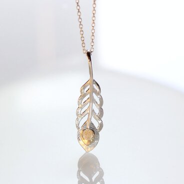 Sv925＆K10 【鍛造×手彫り】フェザーペンダント