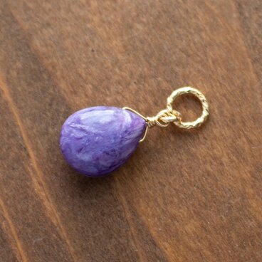 ✨溶け合うパープルとホワイト✨ チャロアイト＜マロンカット＞のチャーム（K14GF）