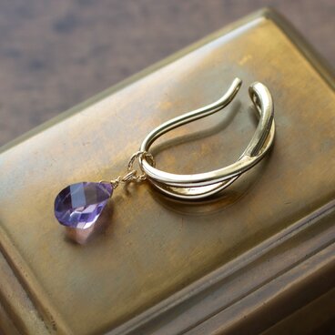 ✨2月誕生石✨ アメジスト＜ツイスト・ブリオレット＞のイヤーカフ（真鍮）