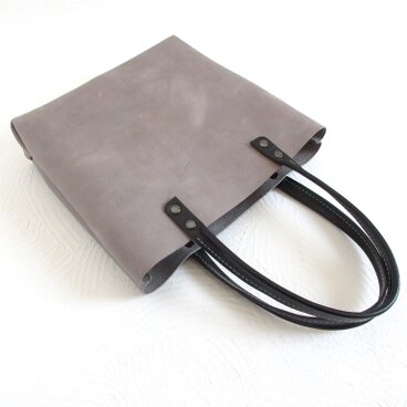 newデザイン♪《牛革》三角マチのスクエアミニトート・マーブルグレー・0595