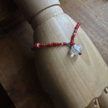 ＊古のVの字ブレス。@ナガ族渡のビーズ＋ちぃさなホワイトハートミックス＋古いシードビーズいろいろ