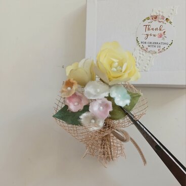 染め布花＊レモンイエロー小花の花束コサージュ