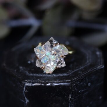 オパールとダイヤモンドクォーツのイヤーカフ