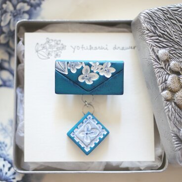 : : : 陶土の草花ブローチ : : : 1427