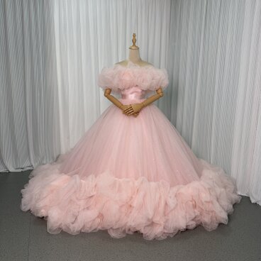 美品！カラードレス 薄ピンク オフショルダー 華やかなトレーン プリンセスライン キラキラチュール 前撮り