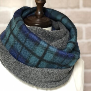 ボリュームたっぷり❣️フリースのあったかスヌード❤️ブラックウォッチ×チャコールグレー