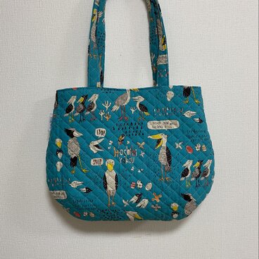 大きめ肩掛けラウンドトートバッグ　ふんわりキルトのハシビロコウ　ターコイズ