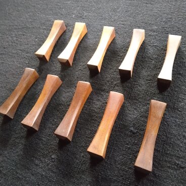 拭き漆の箸置き(5客組）