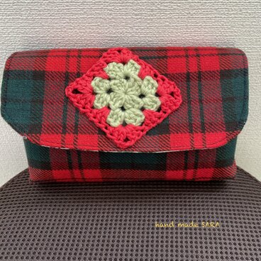 赤いウール✳︎チェックのポーチ