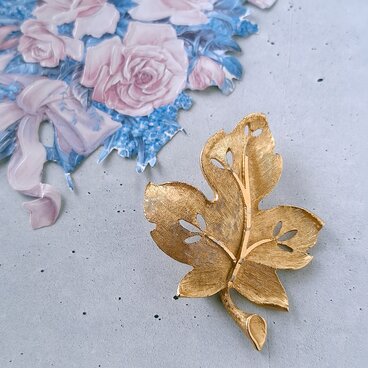 《BSK》 cut out leaf ビーエスケー ヴィンテージブローチ
