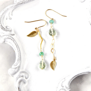 新緑のささやき ― Whisper of Verdureプラジオライトxエメラルドアシンメトリーピアス14kgf