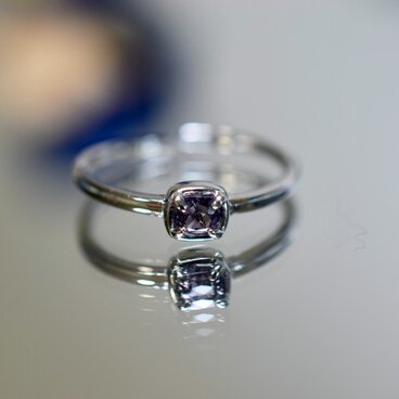 RG10-109 シルバー 宝石質 非加熱 江戸紫色 スピネル リング ミャンマー産 フリーサイズ 指輪 金属アレルギー対応