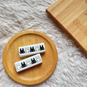 白黒うさぎ　箸置き 2つ