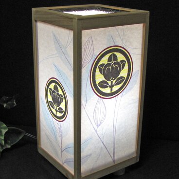 ◆『丸に橘』家紋の宿り木／至福の灯かり・心温まるひと時／56-25／LED･桧枠造・ラミネート加工・軽量／