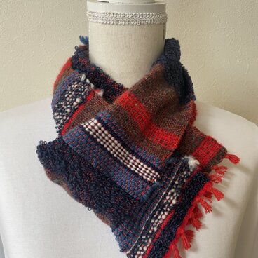 トリコロールのもこもこミニマフラー