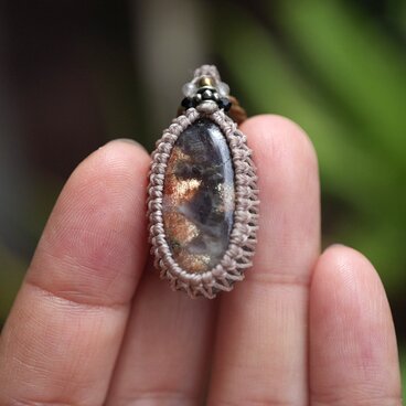 ２色オレンジ雷★アイオライトサンストーン マクラメネックレス2139