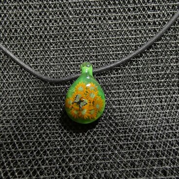 向日葵と蝶　NO.455（ガラス、とんぼ玉、一点物、伝統工芸、花、ネックレス）