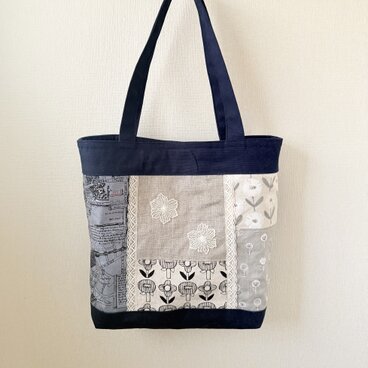 ポケット付きパッチワークトートバッグ（ネイビー）