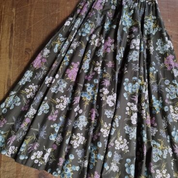 サーキュラーロングスカート（カーキ）