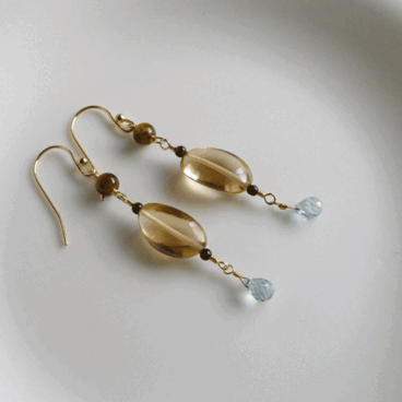 シャンパンクォーツとブルートパーズのピアス