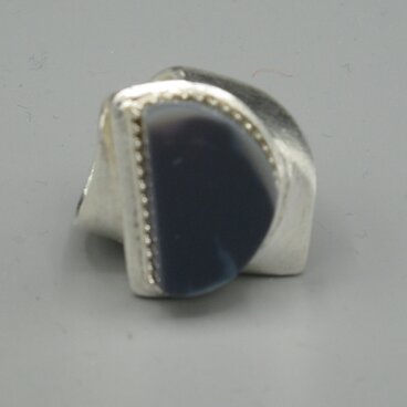 半月のかくれんぼ