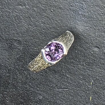 パープル　スピネル　オーバル1.58ct　テクスチャ樹 印台　シルバーSV925リング