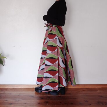 キテンゲ　半円形の巻きスカート romantic wave