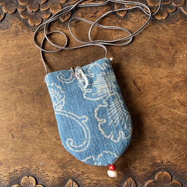amulette* 藍染*古布*お守りネックレス*手織り*和*水晶*淡水パール*天然石*ホームスパン