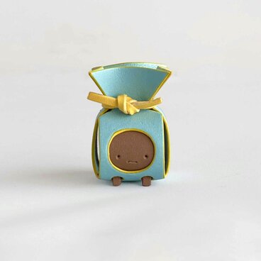 固結びだけ得意な革のミニオブジェ【kokke / こっけ】（パステルブルー×ブラウン×イエロー）