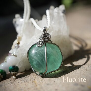 やわらかな透明感★フローライト ワイヤーネックレス2190