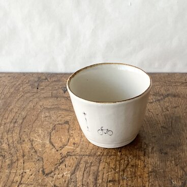 カップ　自転車と街灯