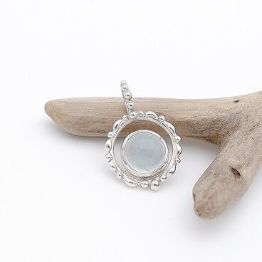 ミルキーアクアマリンのデザインペンダント　～海の雫～ 天然石アクセサリー　ペンダントトップ　一点物　macari