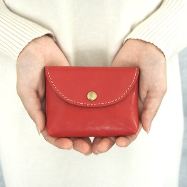 たっぷり入るコンパクトウォレット（赤）