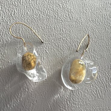 ストーンレジンピアス