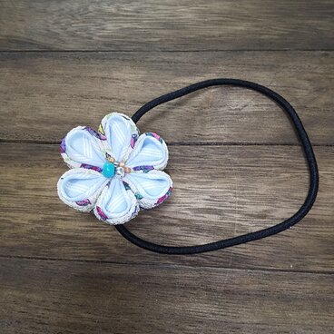 つまみ細工のまんまるお花のビジューヘアゴム